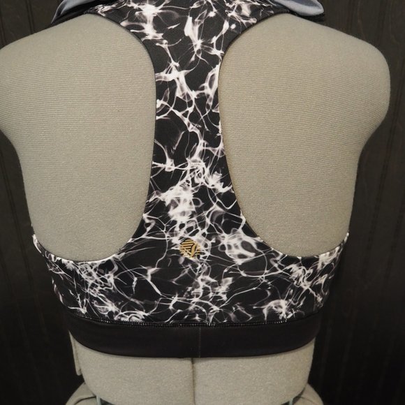 Shebeest Entwine Tank Tops with attached bra - Yoga, cycling, Running - NWT - Picture 4 of 7